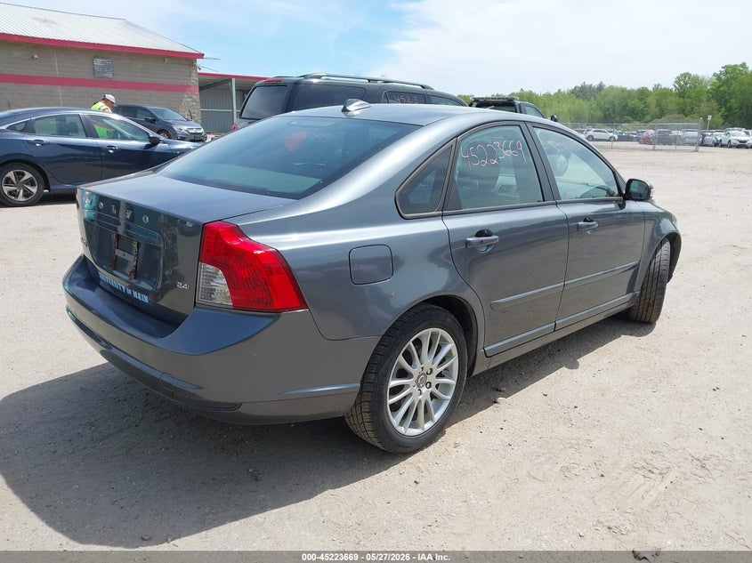 2010 Volvo S40 VIN YV1390MS7A2490337 IAAI salvage auction — NORMAL WEAR, Original (Maine), sold $450 on 2026-07-06 (photo 4)