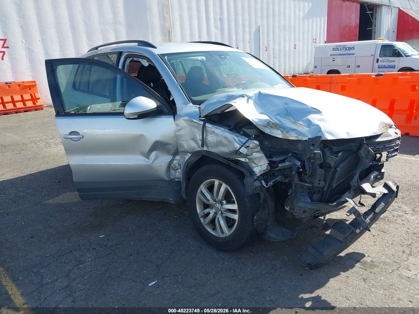 2017 Volkswagen Tiguan VIN WVGBV7AX0HK024910 IAAI salvage auction — FRONT END, Salvage Title, sold $300 on 2026-07-23 (photo 1)
