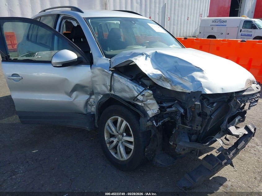 2017 Volkswagen Tiguan VIN WVGBV7AX0HK024910 IAAI salvage auction — FRONT END, Salvage Title, sold $300 on 2026-07-23 (photo 6)