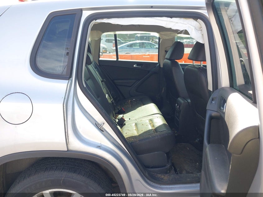 2017 Volkswagen Tiguan VIN WVGBV7AX0HK024910 IAAI salvage auction — FRONT END, Salvage Title, sold $300 on 2026-07-23 (photo 8)