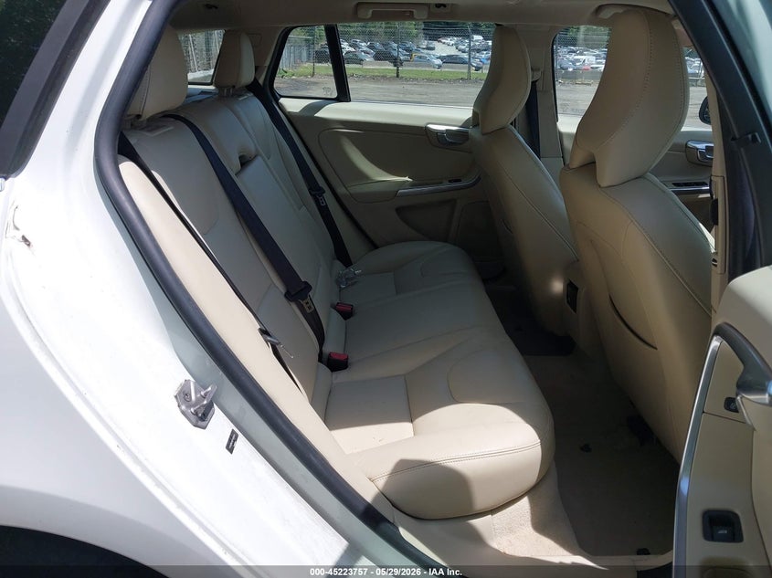 2015 Volvo V60 VIN YV140MEK6F1233431 IAAI salvage auction — FRONT END, Salvage Title, sold $425 on 2026-07-12 (photo 8)
