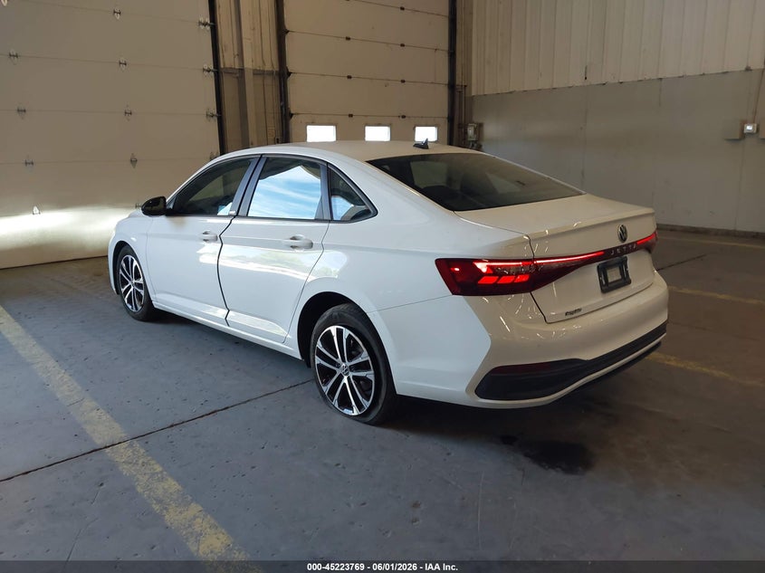 2025 Volkswagen Jetta VIN 3VWBX7BU1SM035141 IAAI salvage auction — RIGHT SIDE, Salvage (Oregon), sold $7,150 on 2026-09-03 (photo 3)