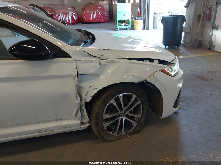 2025 Volkswagen Jetta VIN 3VWBX7BU1SM035141 IAAI salvage auction — RIGHT SIDE, Salvage (Oregon), sold $7,150 on 2026-09-03 (photo 6)