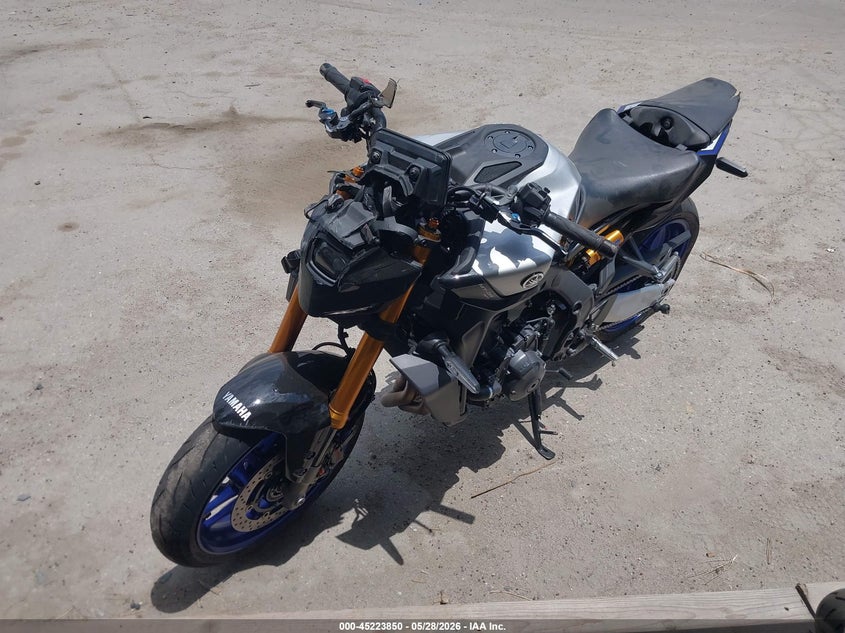 2025 Yamaha Mt VIN JYARN95Y7SA000498 IAAI salvage auction — FRONT & REAR, Salvage Title, sold $4,500 on 2026-07-08 (photo 2)