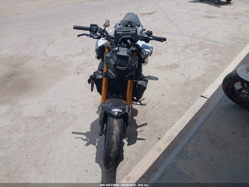 2025 Yamaha Mt VIN JYARN95Y7SA000498 IAAI salvage auction — FRONT & REAR, Salvage Title, sold $4,500 on 2026-07-08 (photo 5)