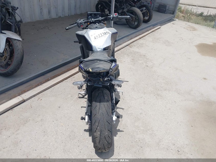 2025 Yamaha Mt VIN JYARN95Y7SA000498 IAAI salvage auction — FRONT & REAR, Salvage Title, sold $4,500 on 2026-07-08 (photo 6)