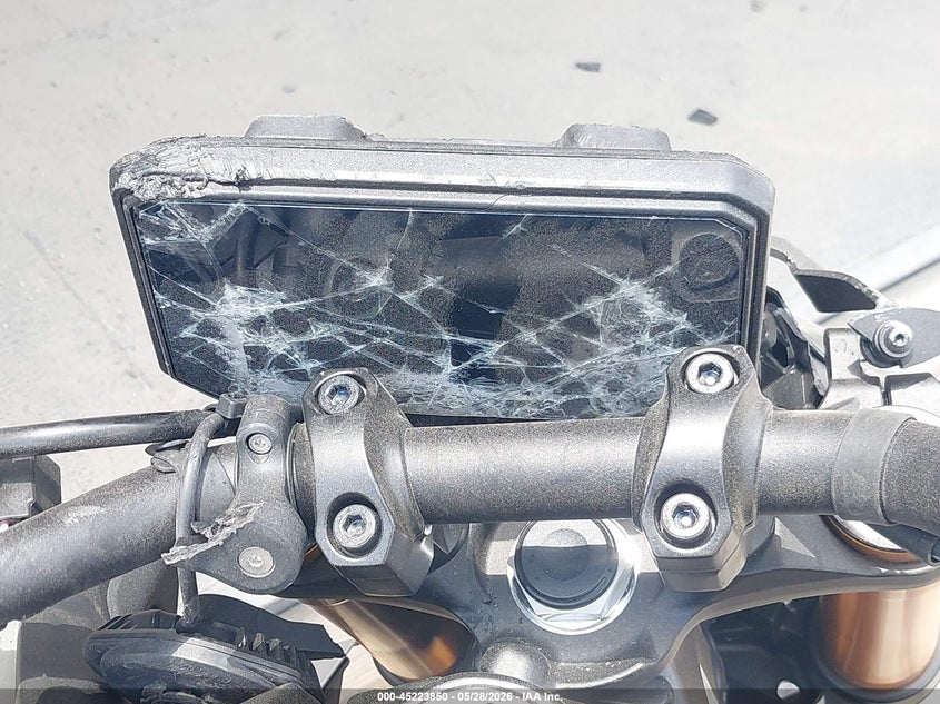 2025 Yamaha Mt VIN JYARN95Y7SA000498 IAAI salvage auction — FRONT & REAR, Salvage Title, sold $4,500 on 2026-07-08 (photo 7)