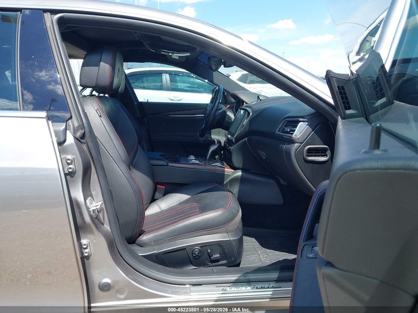 2019 Maserati Ghibli VIN ZAM57YSA6K1311138 IAAI salvage auction — SIDE, Salvage Title, sold $4,000 on 2026-07-29 (photo 5)