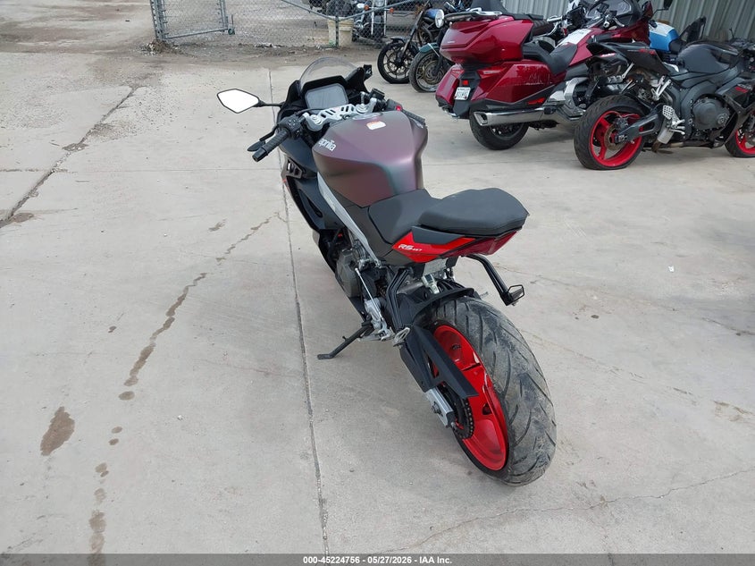 2025 Aprilia Rs VIN ZD4XEUA0XS6001960 IAAI salvage auction — FRONT & REAR, Salvage (Texas), sold $575 on 2026-07-28 (photo 3)