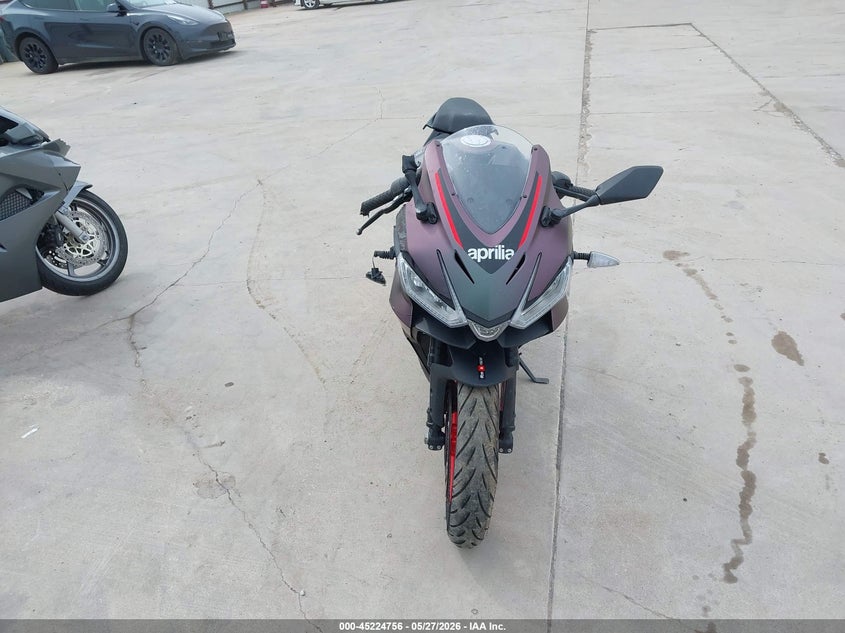 2025 Aprilia Rs VIN ZD4XEUA0XS6001960 IAAI salvage auction — FRONT & REAR, Salvage (Texas), sold $575 on 2026-07-28 (photo 5)