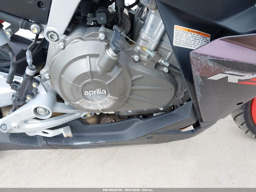 2025 Aprilia Rs VIN ZD4XEUA0XS6001960 IAAI salvage auction — FRONT & REAR, Salvage (Texas), sold $575 on 2026-07-28 (photo 8)