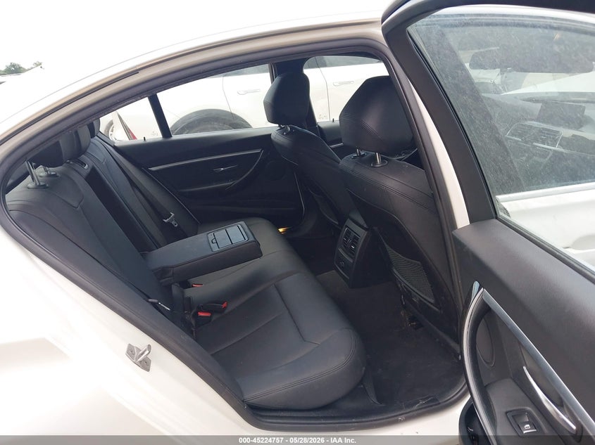 2017 BMW 3er VIN WBA8E1C38HA159044 IAAI salvage auction — FRONT END, Original (Texas), sold $3,500 on 2026-07-09 (photo 8)