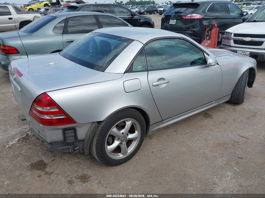2004 Mercedes-benz Slk-klasse VIN WDBKK65F94F300477 IAAI salvage auction — REAR END, Salvage (Texas), sold $1,100 on 2026-07-07 (photo 4)