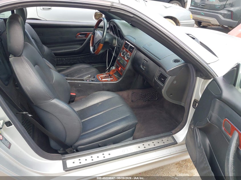 2004 Mercedes-benz Slk-klasse VIN WDBKK65F94F300477 IAAI salvage auction — REAR END, Salvage (Texas), sold $1,100 on 2026-07-07 (photo 5)