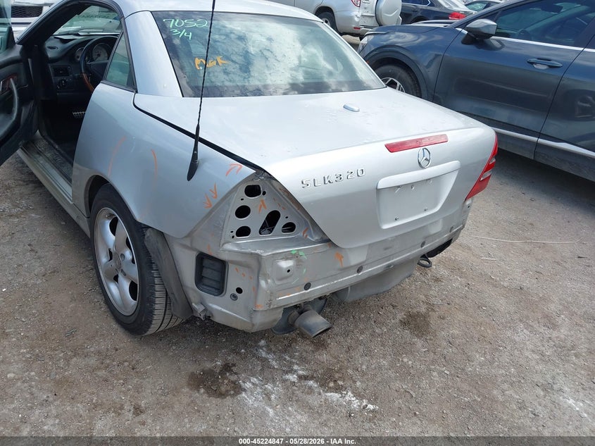 2004 Mercedes-benz Slk-klasse VIN WDBKK65F94F300477 IAAI salvage auction — REAR END, Salvage (Texas), sold $1,100 on 2026-07-07 (photo 6)