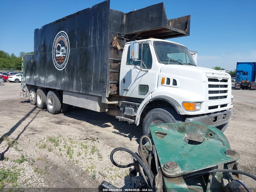2000 Sterling truck Lt VIN 2FZNEWEB8YAH04036 IAAI salvage auction — UNKNOWN, Salvage (Iowa), sold $9,700 on 2026-08-05 (photo 1)
