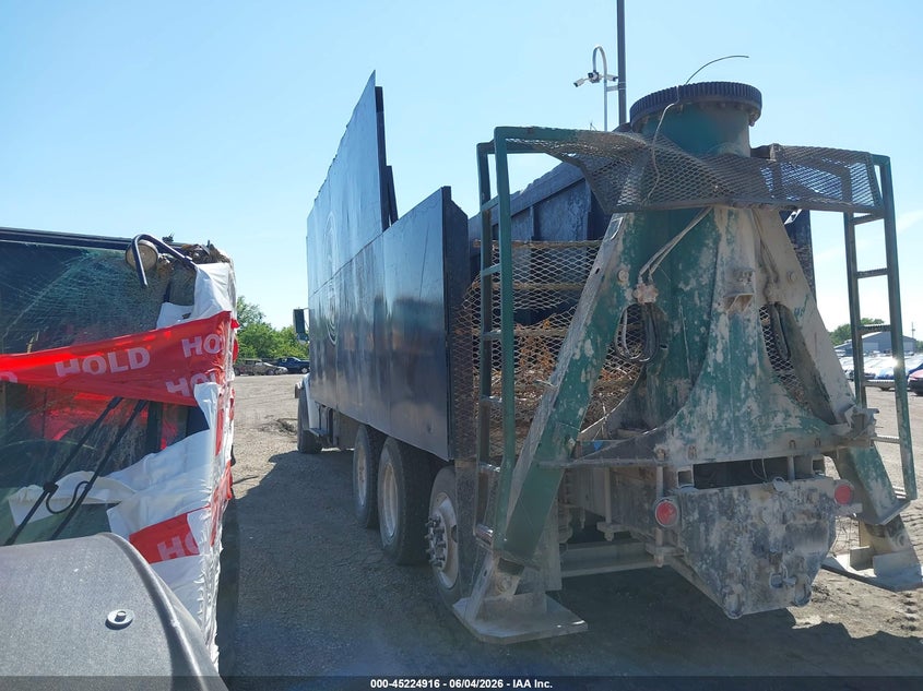 2000 Sterling truck Lt VIN 2FZNEWEB8YAH04036 IAAI salvage auction — UNKNOWN, Salvage (Iowa), sold $9,700 on 2026-08-05 (photo 3)
