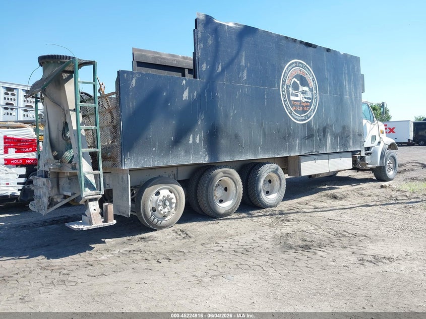 2000 Sterling truck Lt VIN 2FZNEWEB8YAH04036 IAAI salvage auction — UNKNOWN, Salvage (Iowa), sold $9,700 on 2026-08-05 (photo 4)
