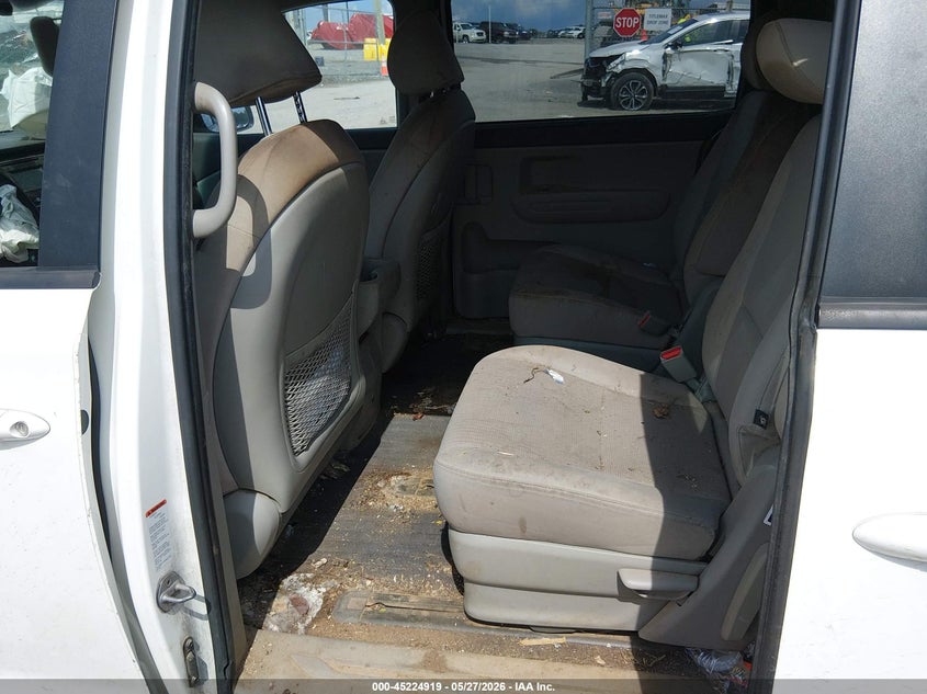 2016 Kia SEDONA VIN KNDMB5C11G6195207 IAAI salvage auction — WATER/FLOOD, Clear (Tennessee), sold $325 on 2026-07-11 (photo 8)