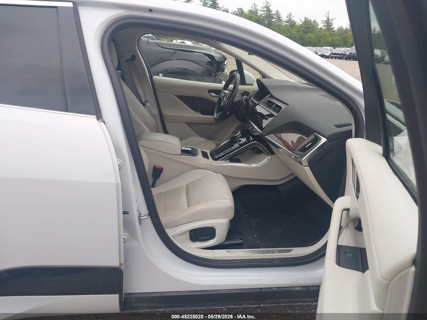 2019 Jaguar I-pace VIN SADHC2S17K1F76426 IAAI salvage auction — FRONT & REAR, Salvage (Massachusetts), sold $8,950 on 2026-08-14 (photo 5)