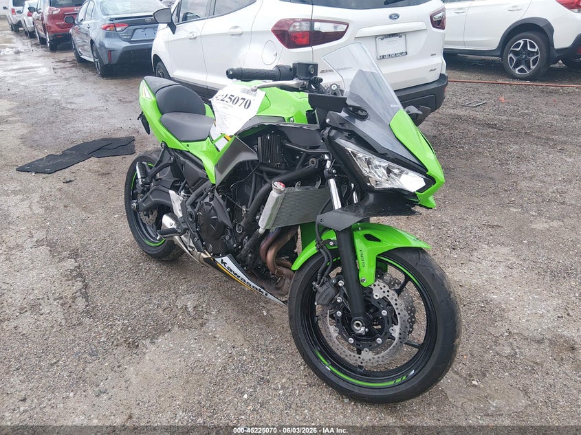 2025 Kawasaki Ninja VIN ML5EXEP18SDAE7424 IAAI salvage auction — RIGHT FRONT, Salvage Title, sold $1,775 on 2026-09-16 (photo 1)