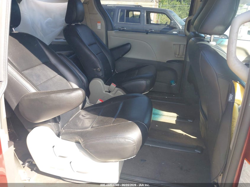 2017 Toyota Sienna VIN 5TDJZ3DC3HS163427 IAAI salvage auction — FRONT END, Salvage Title, sold $5,350 on 2026-07-07 (photo 8)