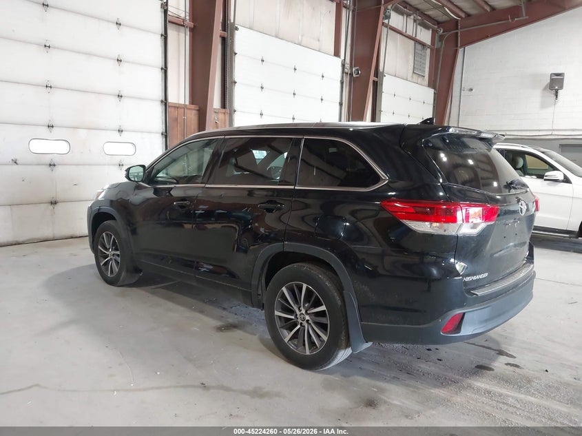 2018 Toyota Highlander VIN 5TDJZRFH4JS829048 IAAI salvage auction — LEFT FRONT, Salvage Title, sold $10,100 on 2026-07-15 (photo 3)