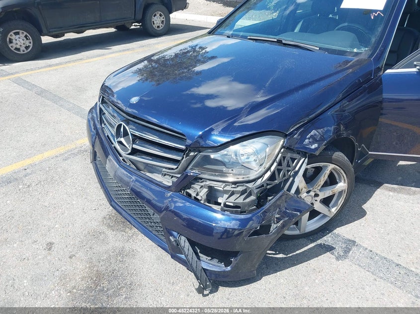 2014 Mercedes-benz C-klasse VIN WDDGF8AB2EA967437 IAAI salvage auction — FRONT END, Salvage Title, sold $3,025 on 2026-07-14 (photo 6)