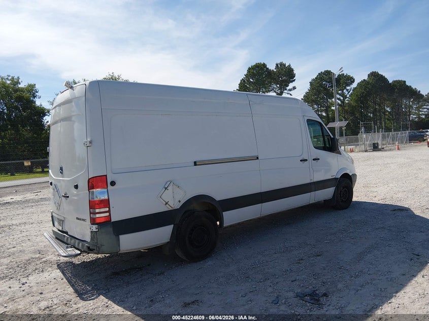2011 Mercedes-benz Sprinter VIN WD3PE8CB9B5600530 IAAI salvage auction — LEFT SIDE, Salvage (Alabama), sold $475 on 2026-07-06 (photo 4)