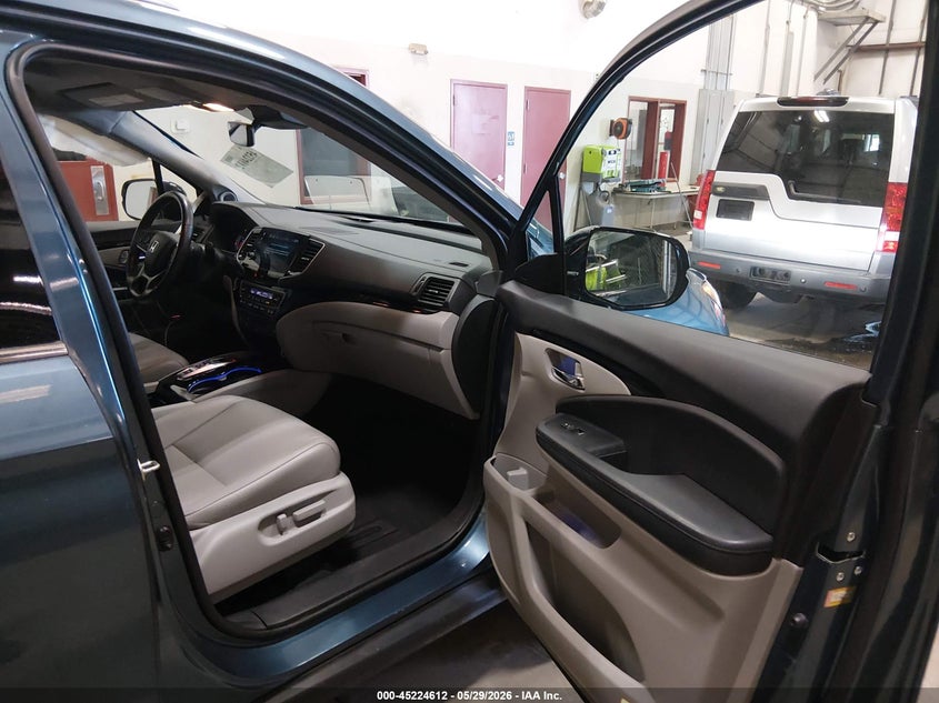 2019 Honda Pilot VIN 5FNYF5H69KB041965 IAAI salvage auction — SIDE, Salvage Title, sold $7,500 on 2026-07-05 (photo 5)