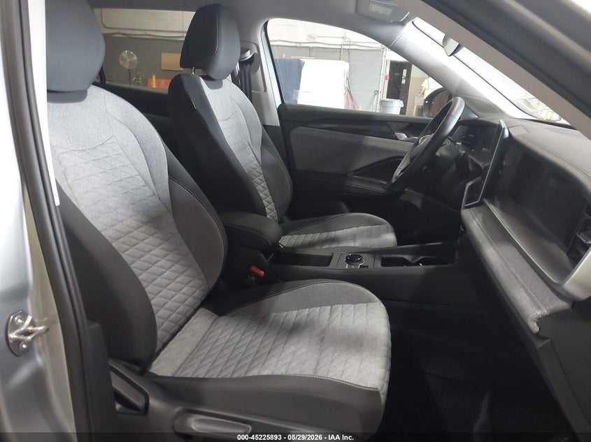 2026 Volkswagen Tiguan VIN 3VVBR7RM5TM074062 IAAI salvage auction — FRONT END, Salvage Title, sold $12,500 on 2026-08-19 (photo 8)