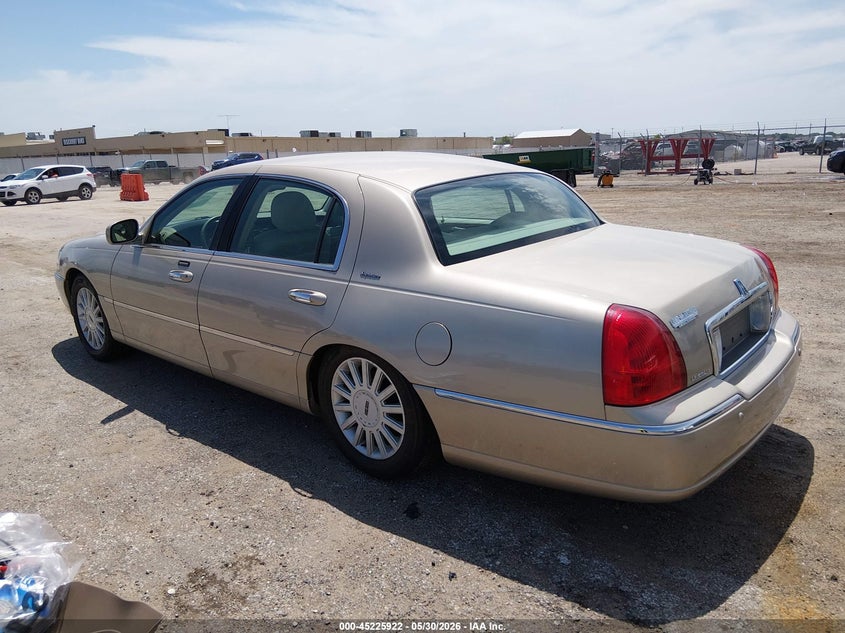 2005 Lincoln TOWN CAR VIN 1LNHM81W95Y658316 IAAI salvage auction — HAIL, Salvage (Kansas), sold $925 on 2026-07-31 (photo 3)