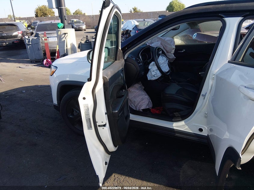 2019 Jeep Compass VIN 3C4NJCBB9KT707008 IAAI salvage auction — RIGHT FRONT, Salvage Title, sold $2,350 on 2026-07-10 (photo 5)