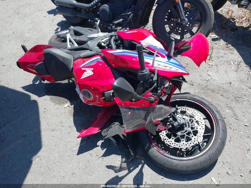 2024 Honda Cbr VIN MLHRH1552R5001674 IAAI salvage auction — SUSPENSION, Salvage Title, sold $375 on 2026-07-08 (photo 1)