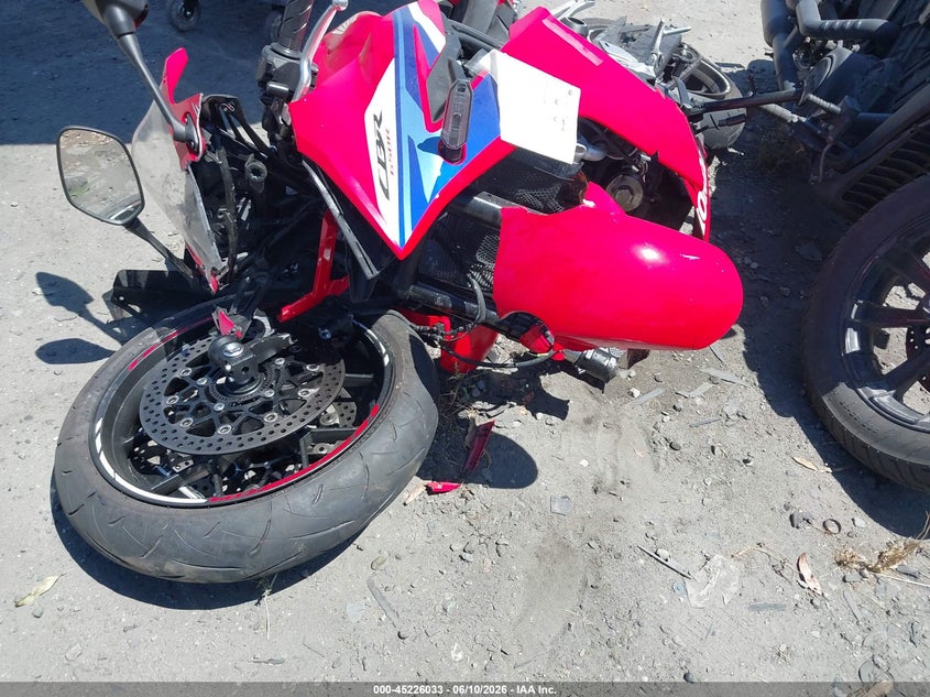2024 Honda Cbr VIN MLHRH1552R5001674 IAAI salvage auction — SUSPENSION, Salvage Title, sold $375 on 2026-07-08 (photo 2)