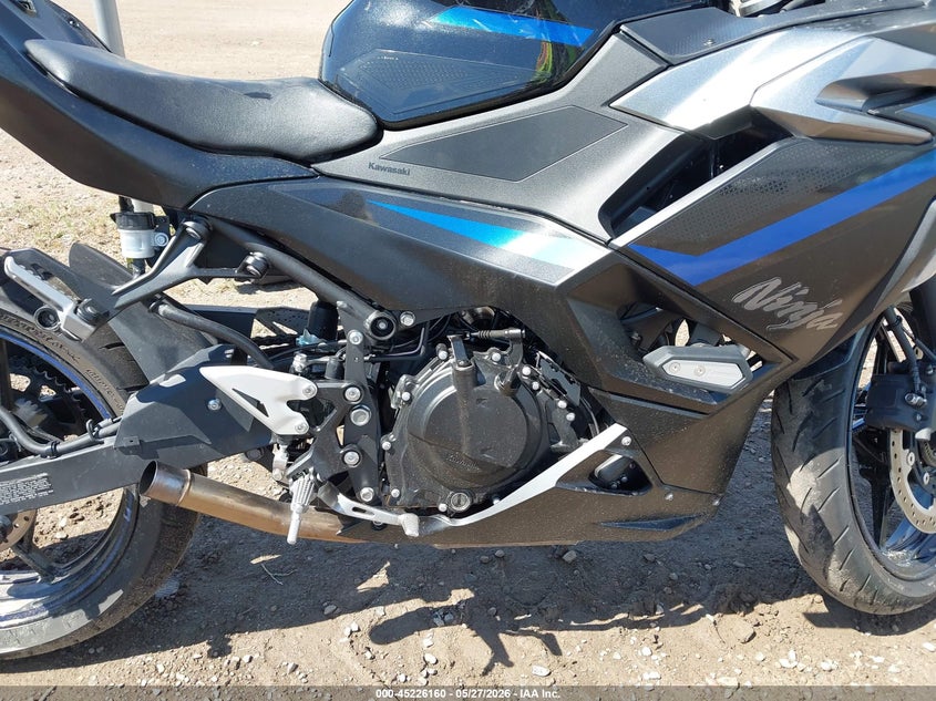2025 Kawasaki Ninja VIN ML5EXGJ19SDA72583 IAAI salvage auction — ALL OVER, Salvage (Montana), sold $25 on 2026-07-28 (photo 8)