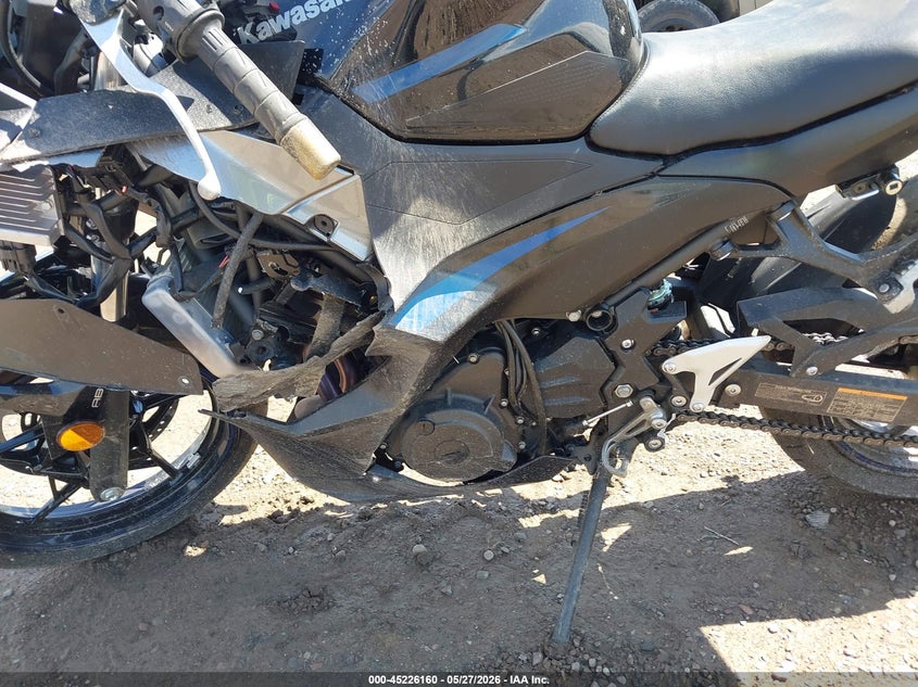 2025 Kawasaki Ninja VIN ML5EXGJ19SDA72583 IAAI salvage auction — ALL OVER, Salvage (Montana), sold $25 on 2026-07-28 (photo 9)
