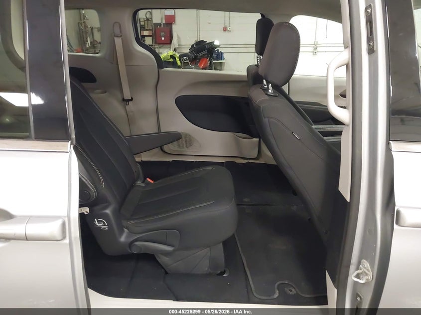 2020 Chrysler Voyager VIN 2C4RC1CG5LR190210 IAAI salvage auction — NORMAL WEAR, SF97 (Maine), sold $10,325 on 2026-07-23 (photo 8)