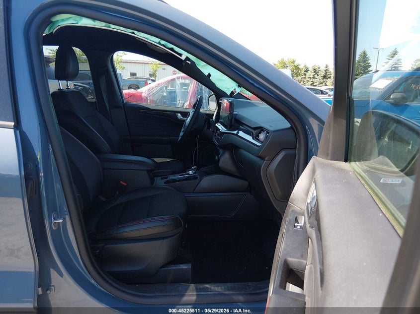 2025 Ford Escape VIN 1FMCU9MN8SUA69392 IAAI salvage auction — RIGHT FRONT, Clear (Michigan), sold $8,200 on 2026-07-30 (photo 5)