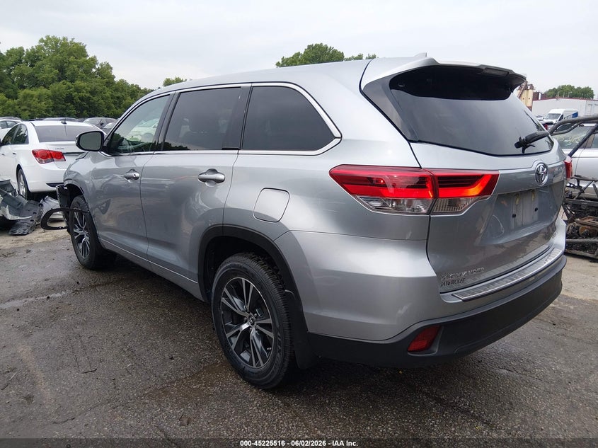 2017 Toyota Highlander VIN 5TDBZRFHXHS399492 IAAI salvage auction — FRONT END, Salvage (Missouri), sold $10,825 on 2026-07-08 (photo 3)