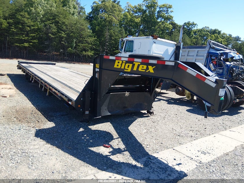 2026 Big tex trailer co inc Flatbed VIN 16V3F4828T6459582 IAAI salvage auction — FRONT & REAR, Wait Title, sold $4,100 on 2026-10-12 (photo 1)