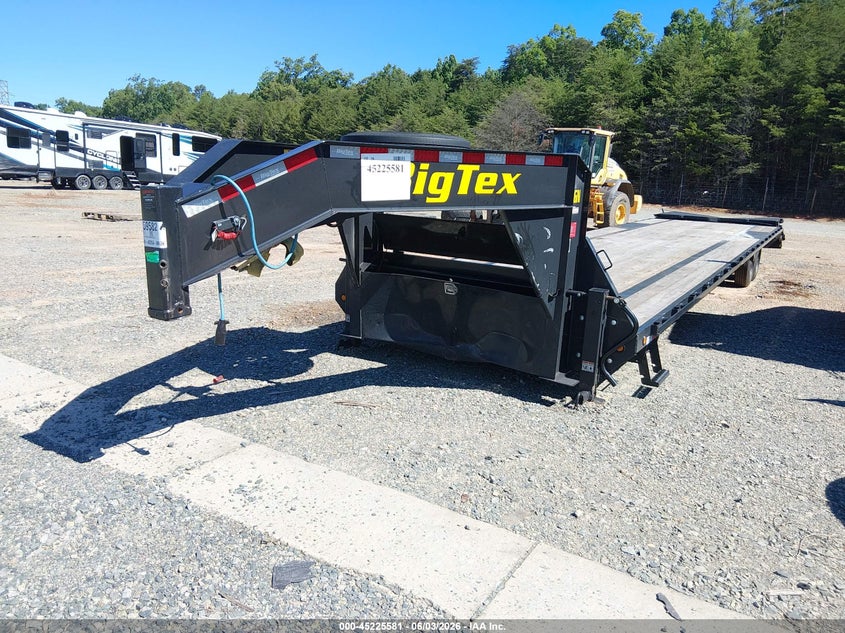 2026 Big tex trailer co inc Flatbed VIN 16V3F4828T6459582 IAAI salvage auction — FRONT & REAR, Wait Title, sold $4,100 on 2026-10-12 (photo 2)