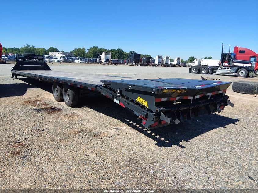 2026 Big tex trailer co inc Flatbed VIN 16V3F4828T6459582 IAAI salvage auction — FRONT & REAR, Wait Title, sold $4,100 on 2026-10-12 (photo 3)