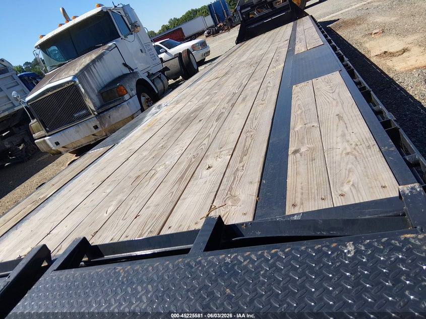 2026 Big tex trailer co inc Flatbed VIN 16V3F4828T6459582 IAAI salvage auction — FRONT & REAR, Wait Title, sold $4,100 on 2026-10-12 (photo 6)