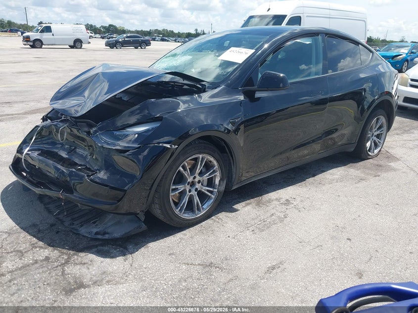 2024 Tesla Model y VIN 7SAYGAEE3RF024271 IAAI salvage auction — FRONT END, Salvage Title, sold $6,400 on 2026-07-10 (photo 2)