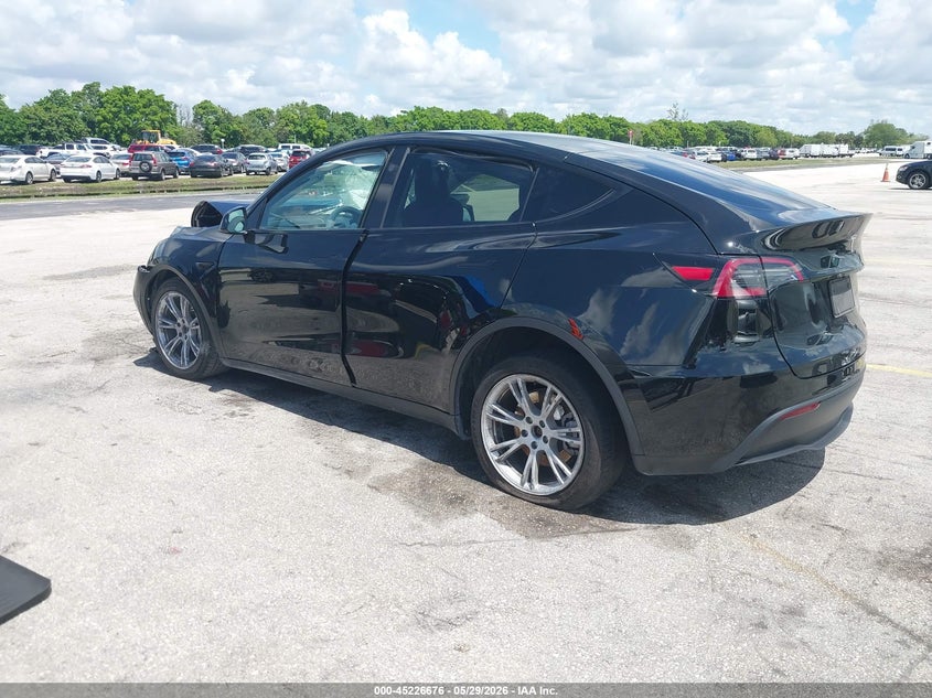 2024 Tesla Model y VIN 7SAYGAEE3RF024271 IAAI salvage auction — FRONT END, Salvage Title, sold $6,400 on 2026-07-10 (photo 3)