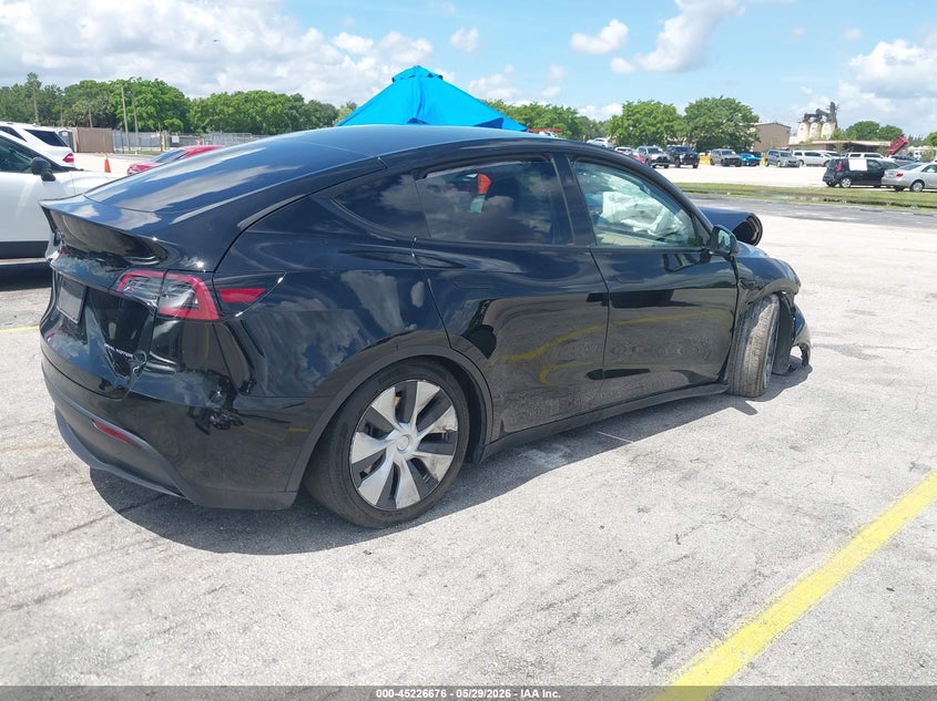 2024 Tesla Model y VIN 7SAYGAEE3RF024271 IAAI salvage auction — FRONT END, Salvage Title, sold $6,400 on 2026-07-10 (photo 4)