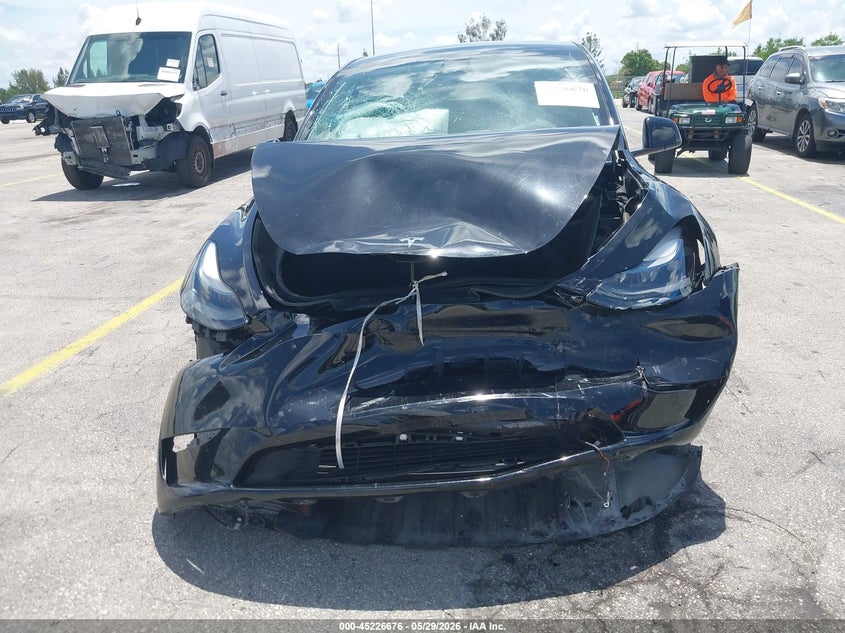 2024 Tesla Model y VIN 7SAYGAEE3RF024271 IAAI salvage auction — FRONT END, Salvage Title, sold $6,400 on 2026-07-10 (photo 6)