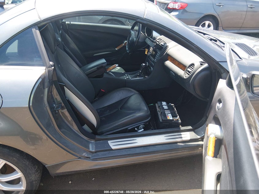 2006 Mercedes-benz Slk-class VIN WDBWK56F36F124992 IAAI salvage auction — FRONT & REAR, Salvage (Ohio), sold $875 on 2026-07-09 (photo 5)