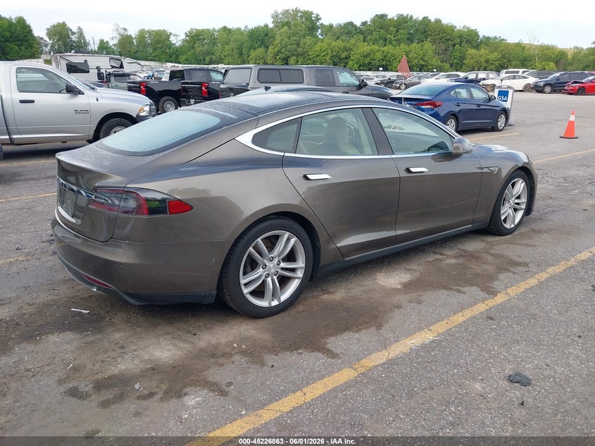 2015 Tesla Model s VIN 5YJSA1E26FF119607 IAAI salvage auction — NORMAL WEAR, Salvage Title, sold $9,500 on 2026-07-06 (photo 4)